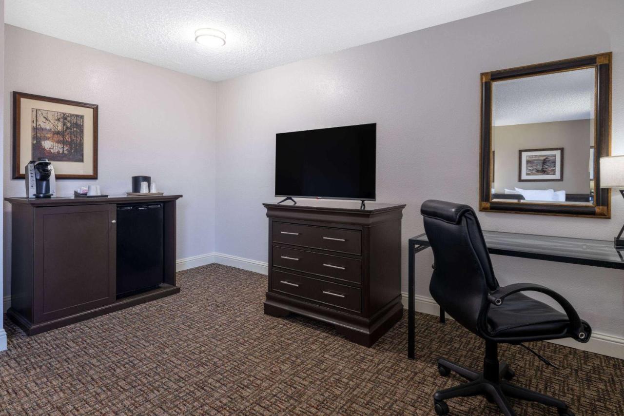 Ramada By Wyndham Juneau Exterior photo
