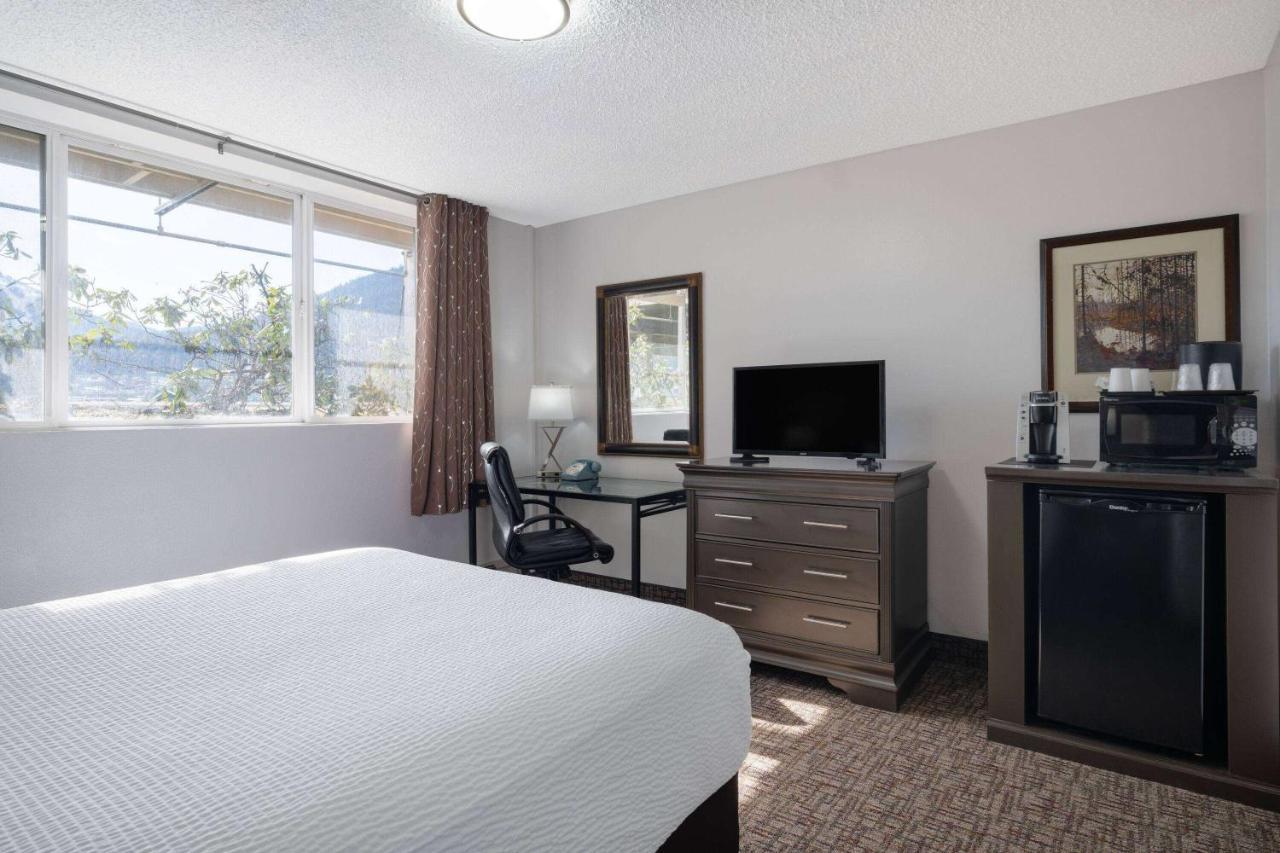 Ramada By Wyndham Juneau Exterior photo