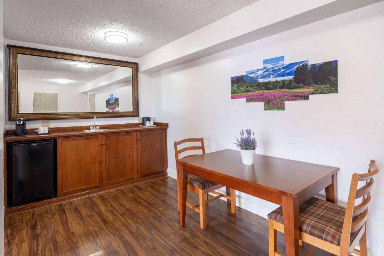 Ramada By Wyndham Juneau Exterior photo