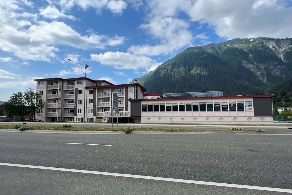 Ramada By Wyndham Juneau Exterior photo