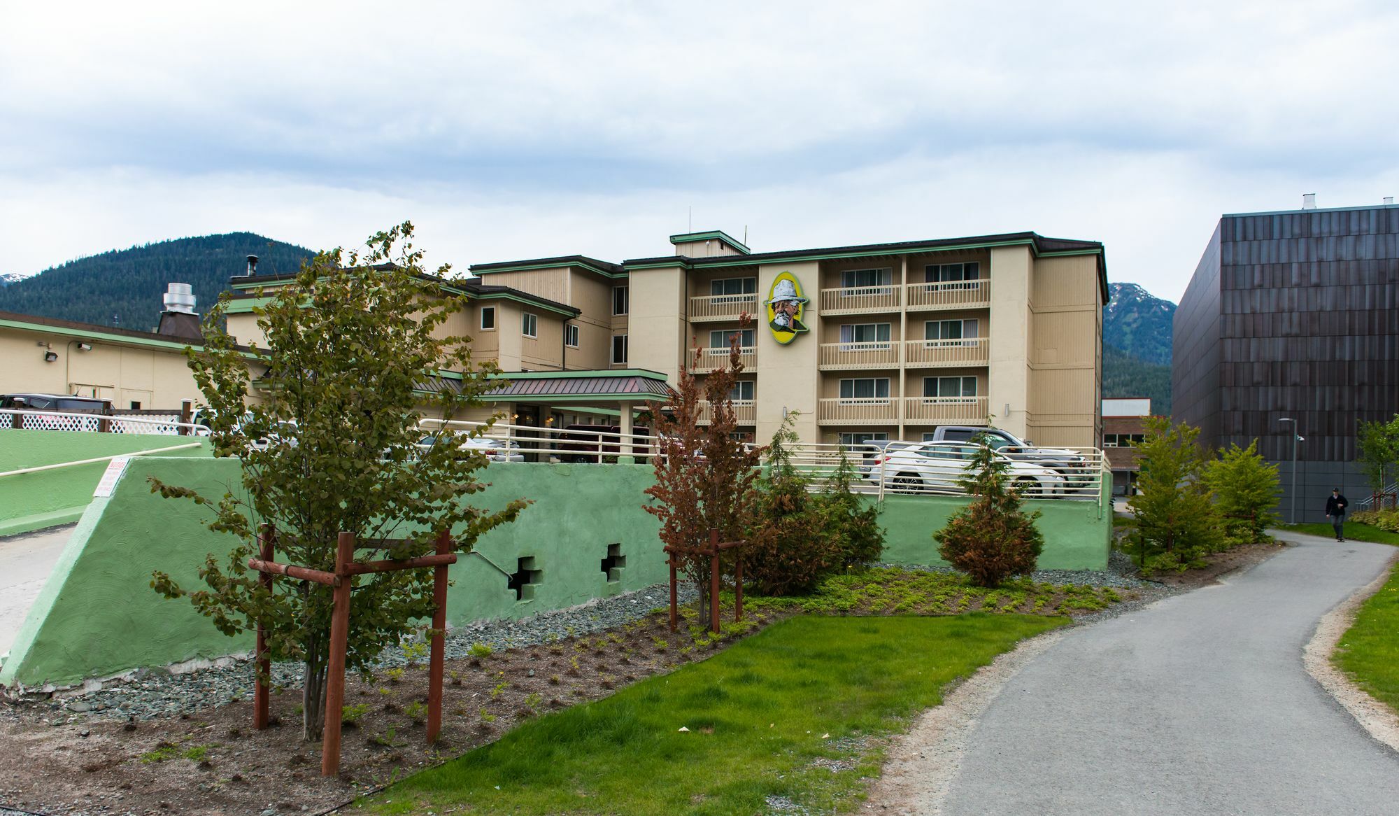 Ramada By Wyndham Juneau Exterior photo